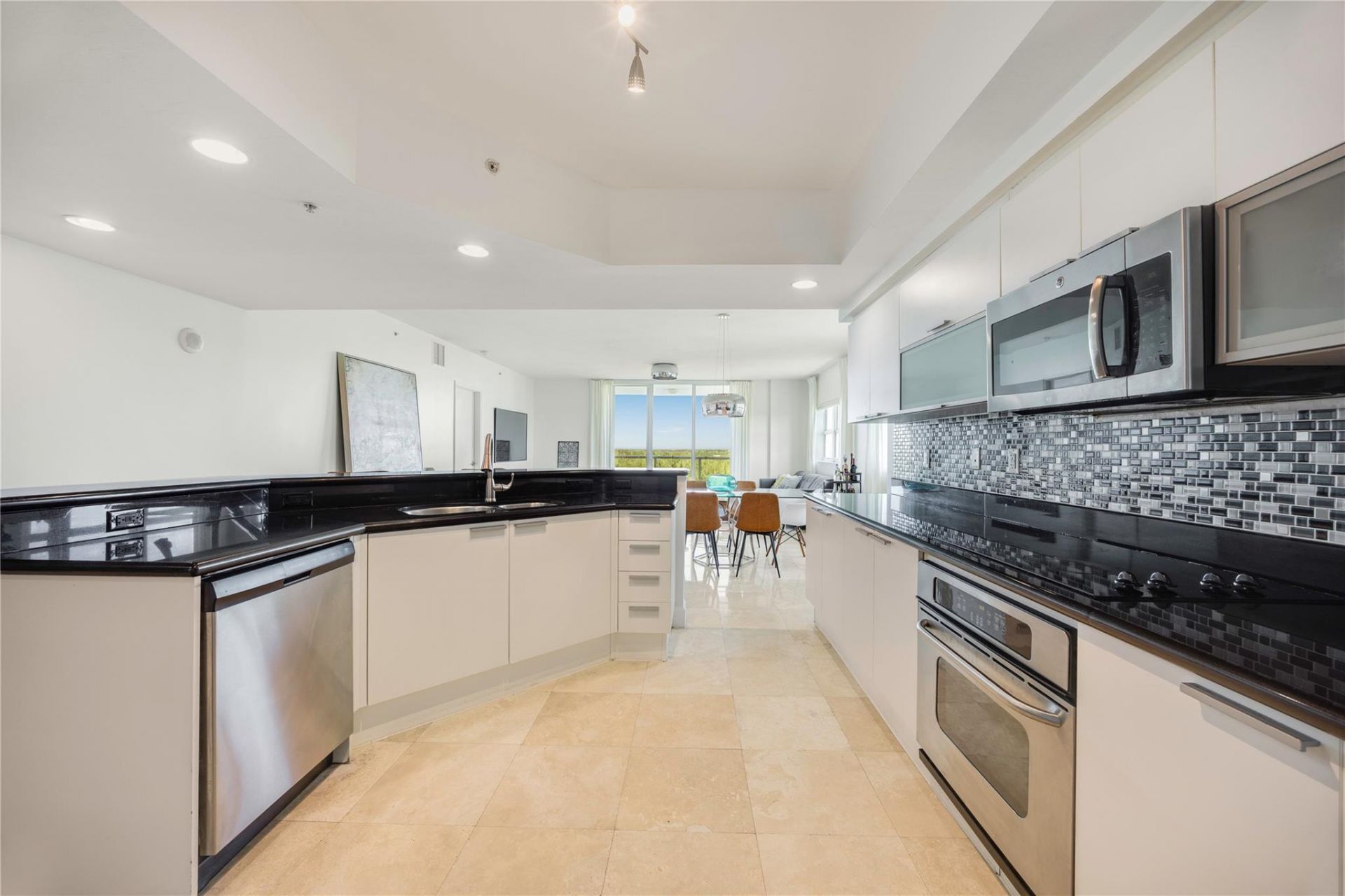 14951 Royal Oaks Lane, Unit 1109, North Miami, FL 33181 Photo