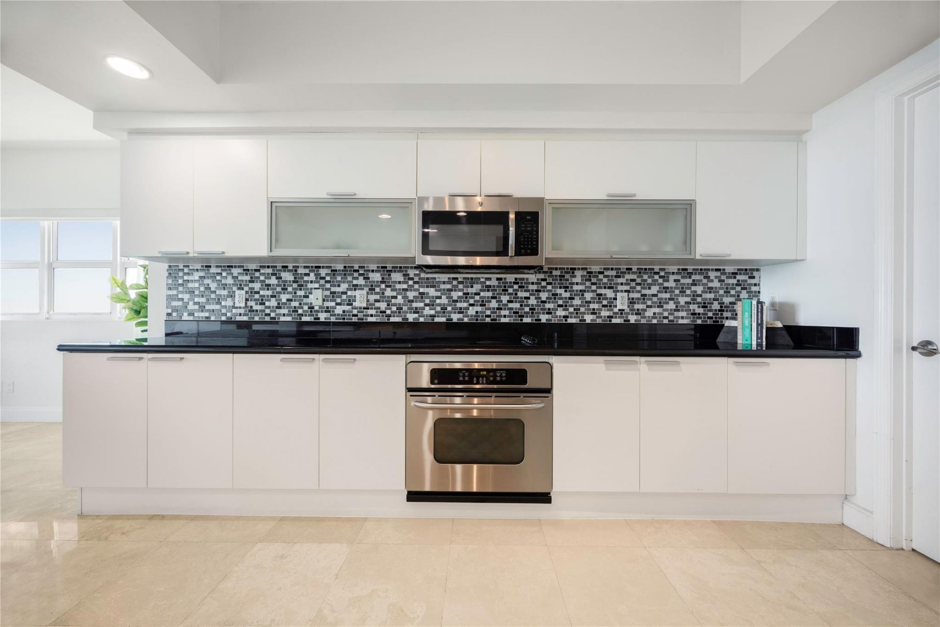 14951 Royal Oaks Lane, Unit 1109, North Miami, FL 33181 Photo
