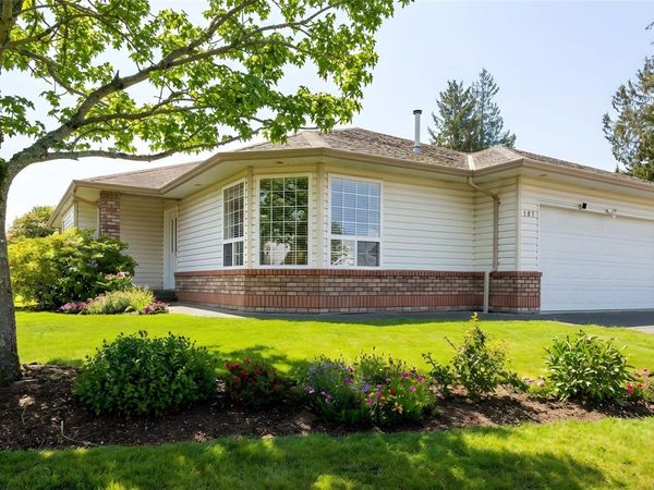 107 Acacia St S, Parksville, BC V9P 1H4