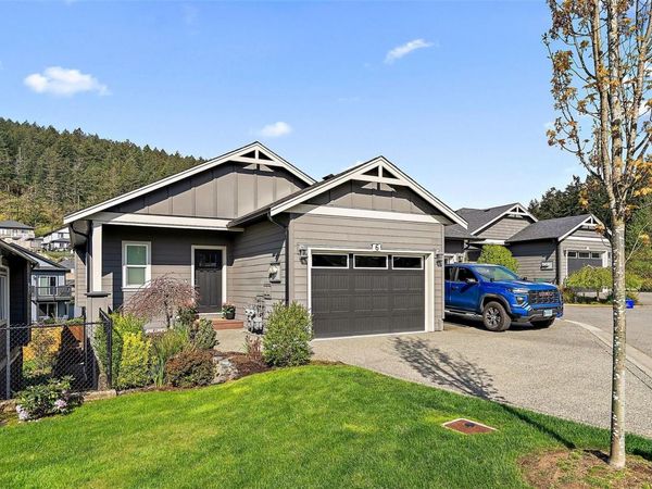 6 Massey Pl, View Royal, BC V9B 0S9