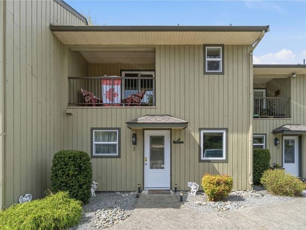 3350 Island Hwy, Unit 3, Qualicum Beach, BC V9K 2S2