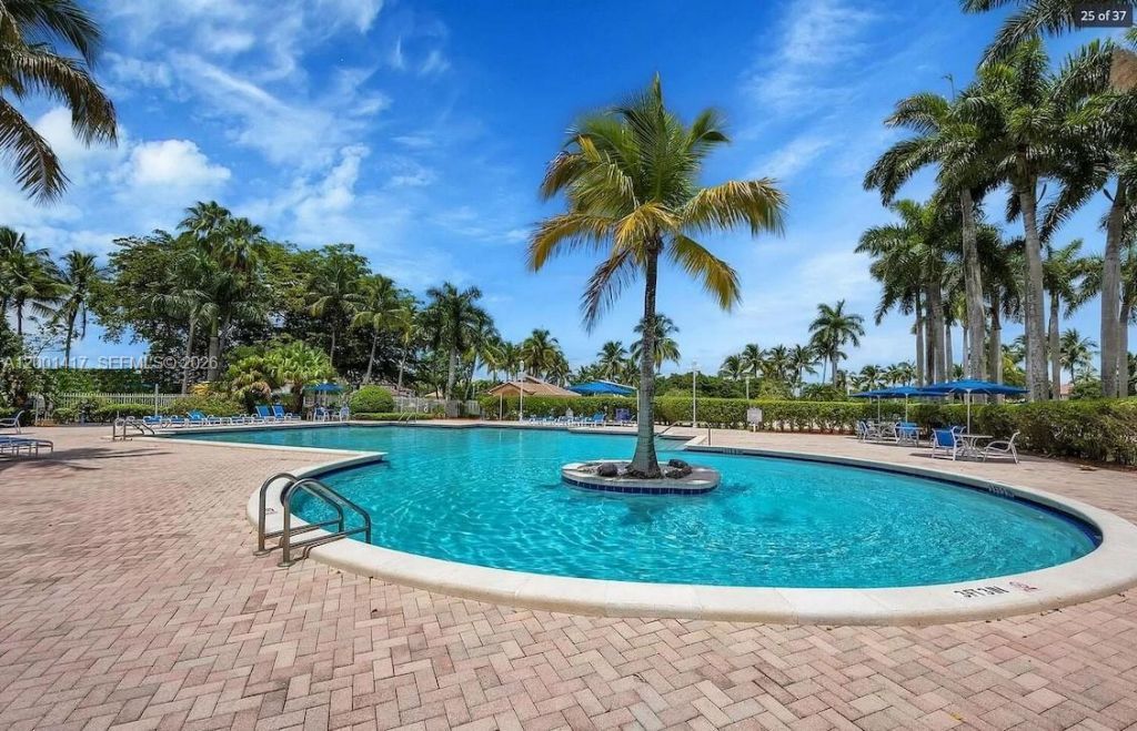 781 NW 170th Ter, Pembroke Pines, FL 33028 Photo
