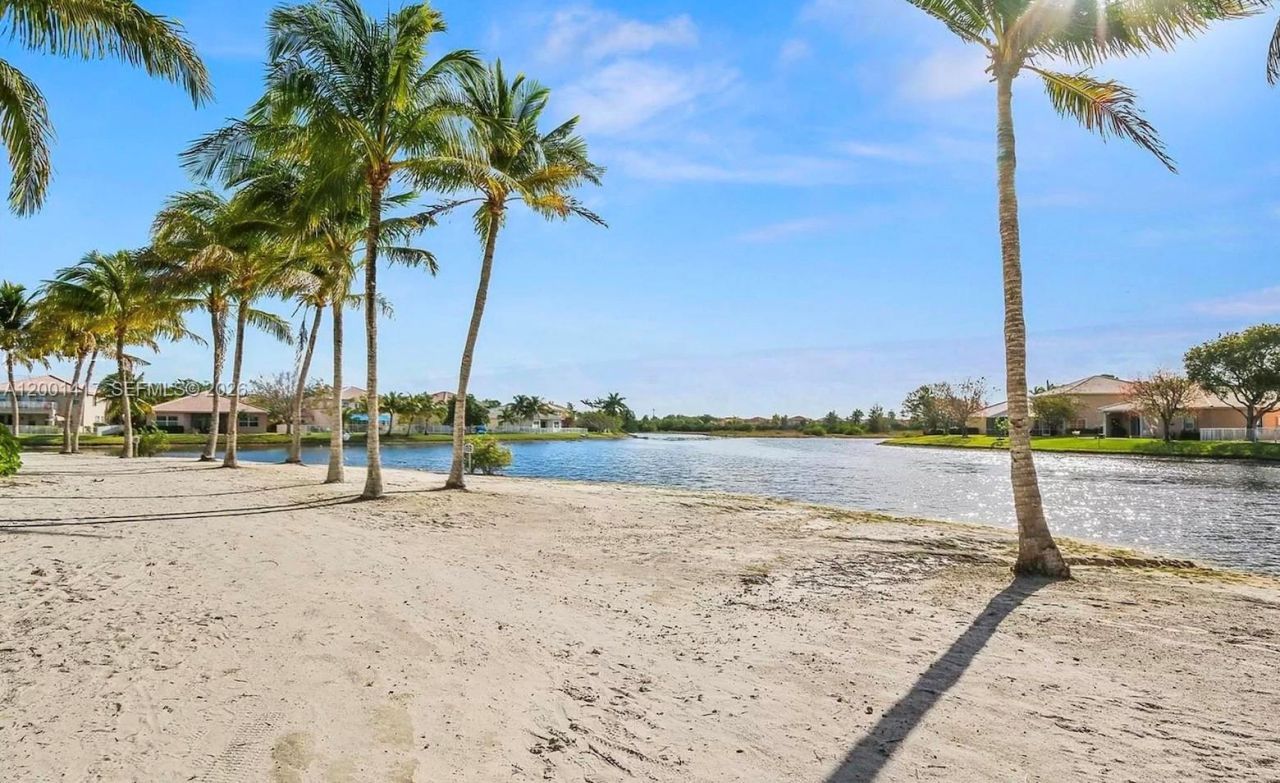 781 NW 170th Ter, Pembroke Pines, FL 33028 Photo