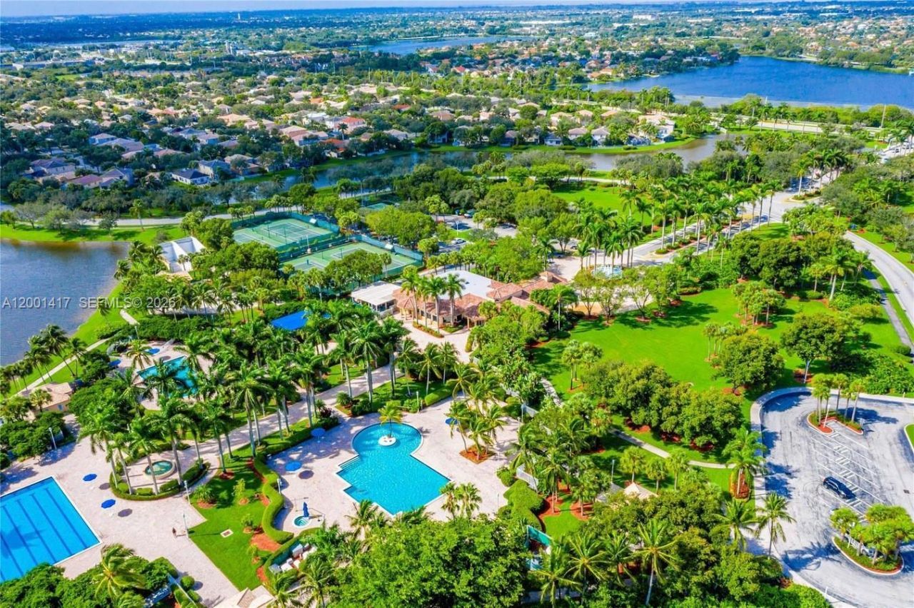 781 NW 170th Ter, Pembroke Pines, FL 33028 Photo