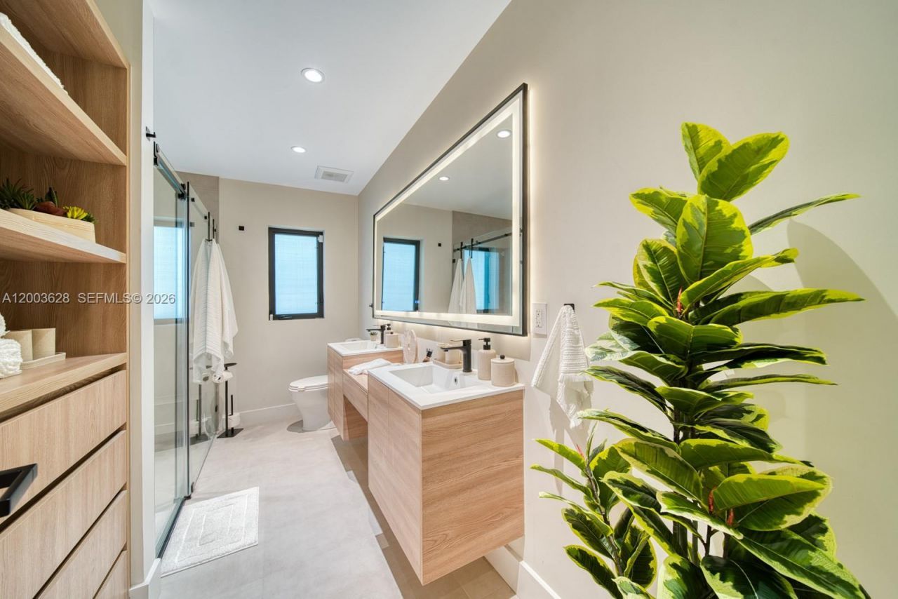 1940 SW 32nd Pl, Miami, FL 33145 Photo