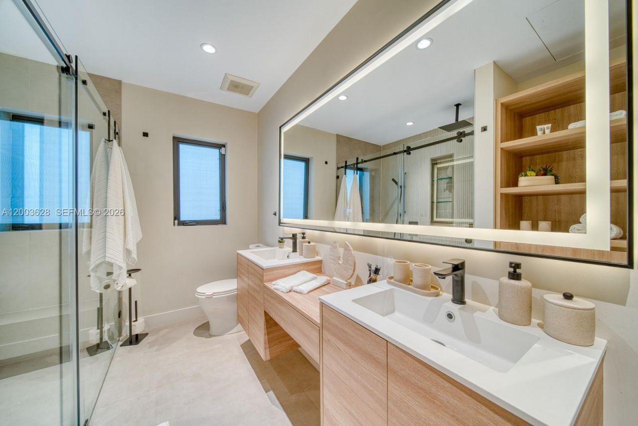 1940 SW 32nd Pl, Miami, FL 33145 Photo