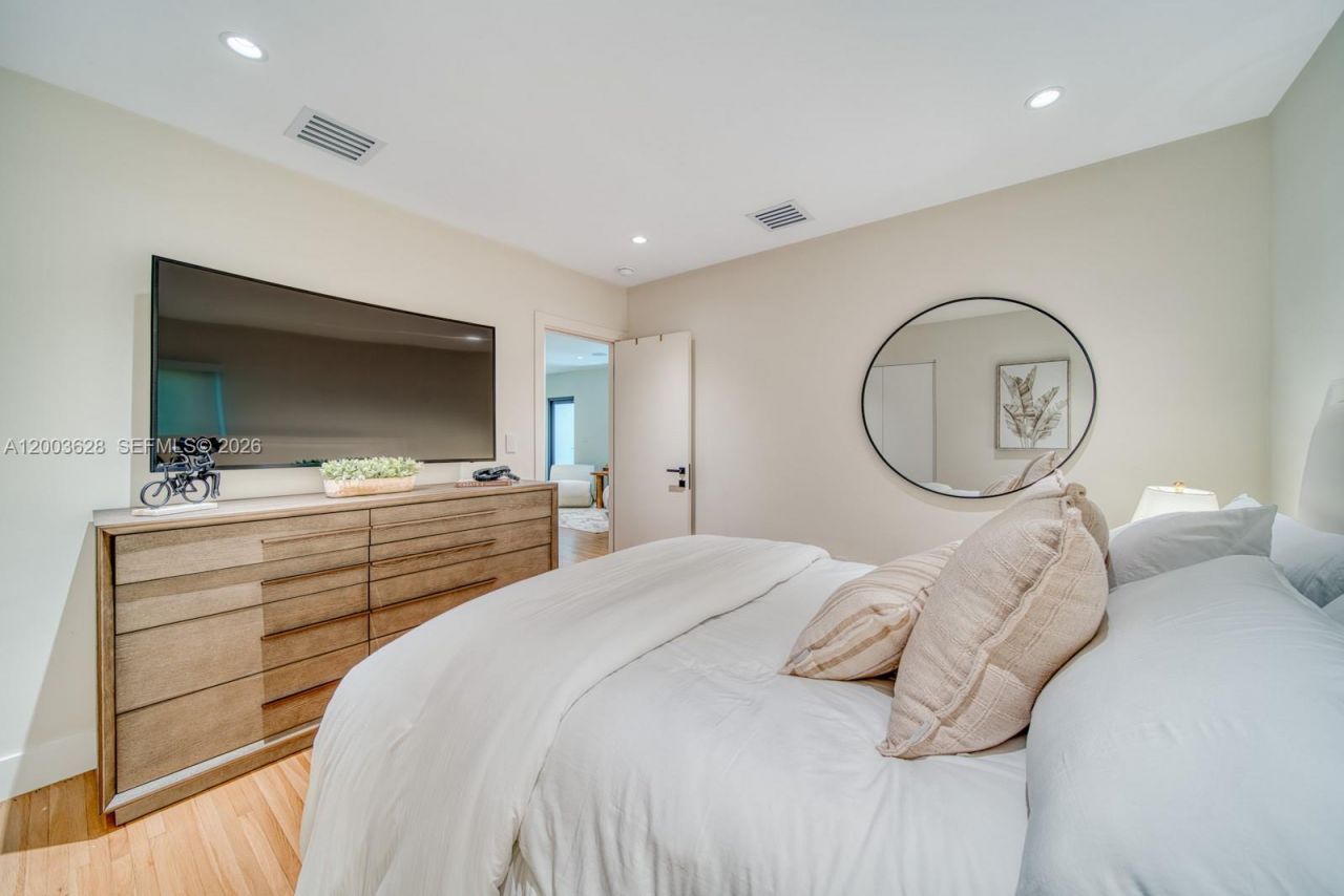 1940 SW 32nd Pl, Miami, FL 33145 Photo