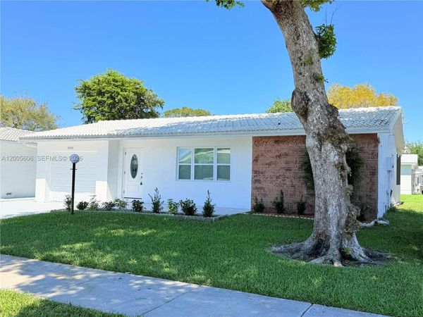 8581 NW 17th St , Plantation, FL 33322