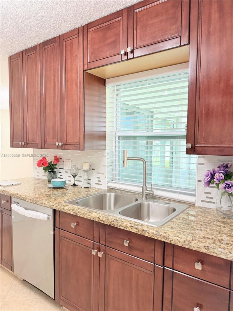 8581 NW 17th St, Plantation, FL 33322 Photo