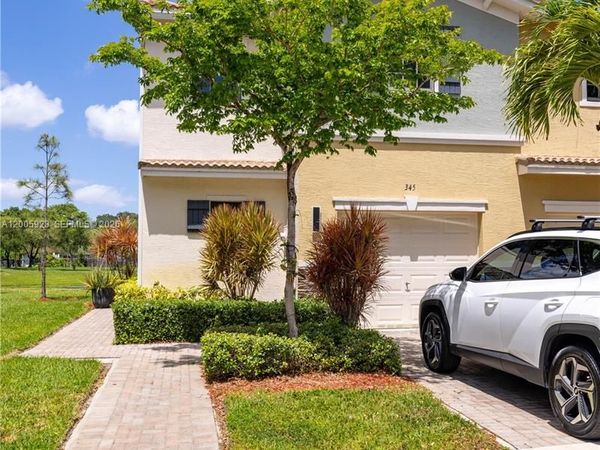 345 NE 194th Ln , Miami, FL 33179