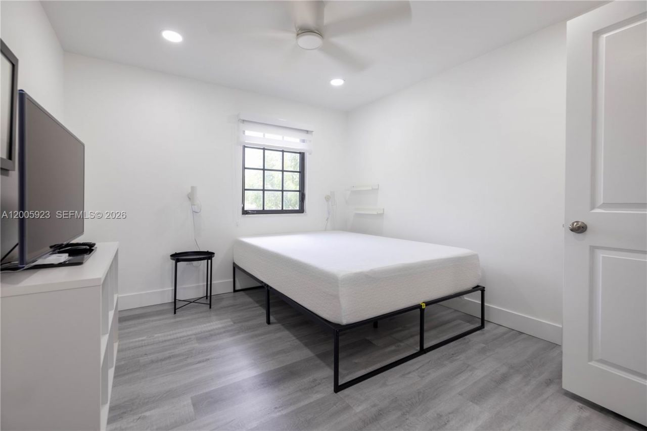 345 NE 194th Ln , Miami, FL 33179 Photo