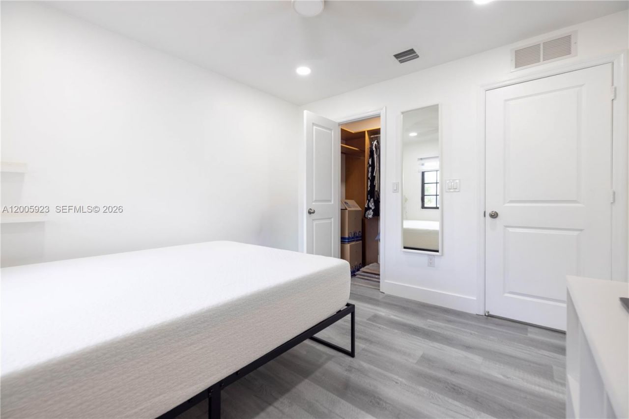 345 NE 194th Ln , Miami, FL 33179 Photo