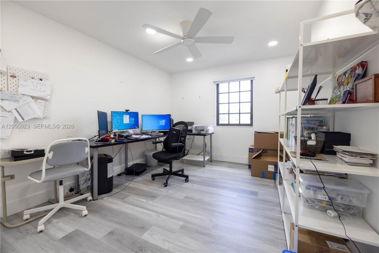 345 NE 194th Ln , Miami, FL 33179 Photo