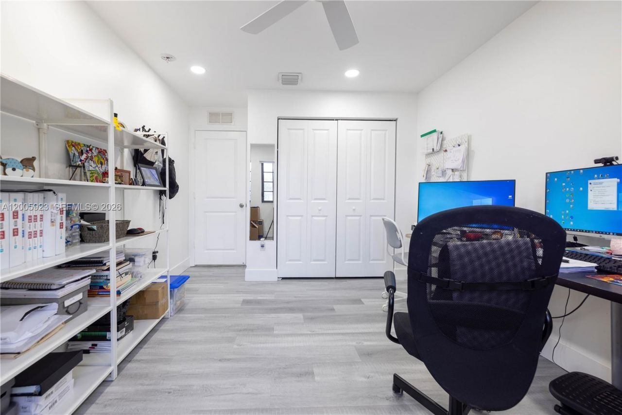 345 NE 194th Ln , Miami, FL 33179 Photo