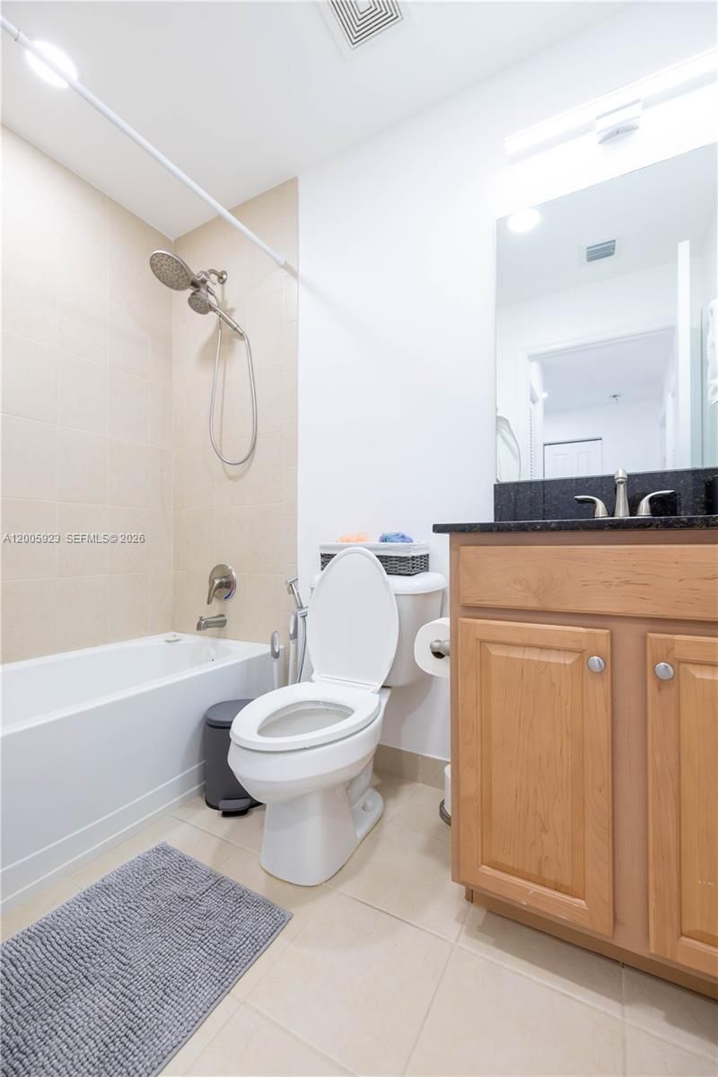 345 NE 194th Ln , Miami, FL 33179 Photo