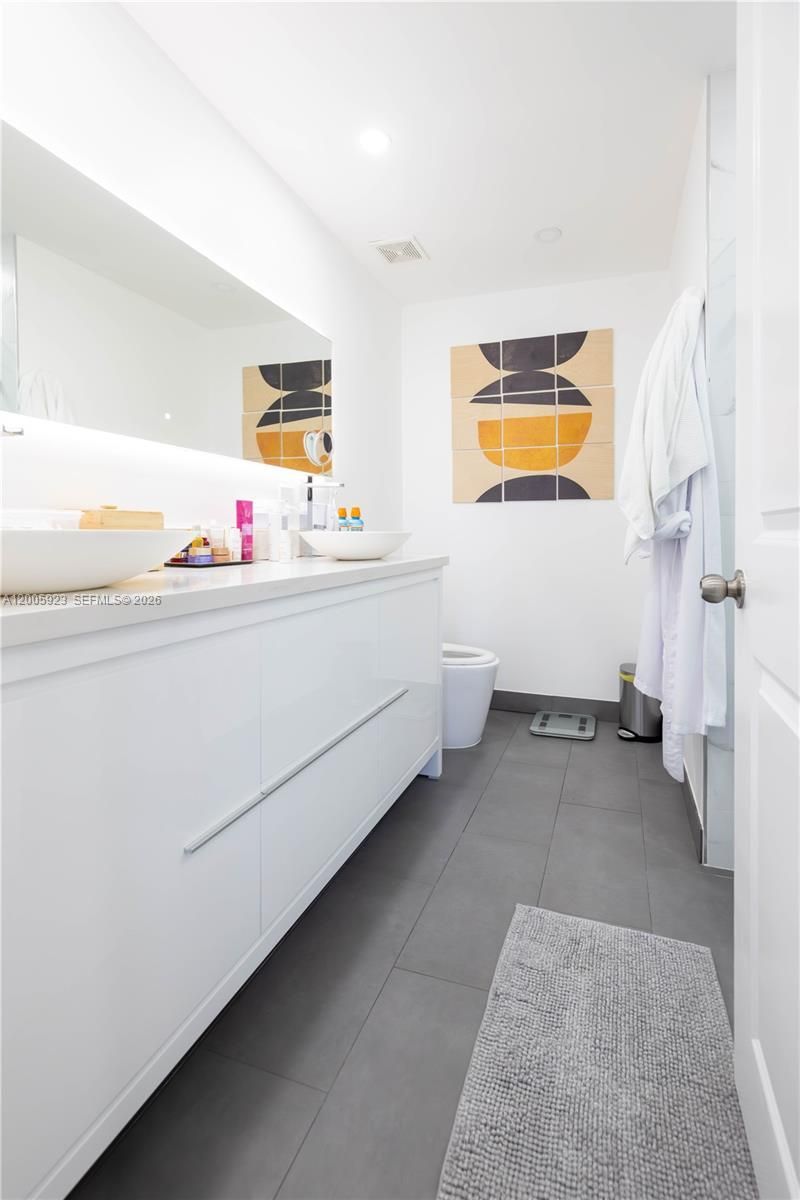 345 NE 194th Ln , Miami, FL 33179 Photo