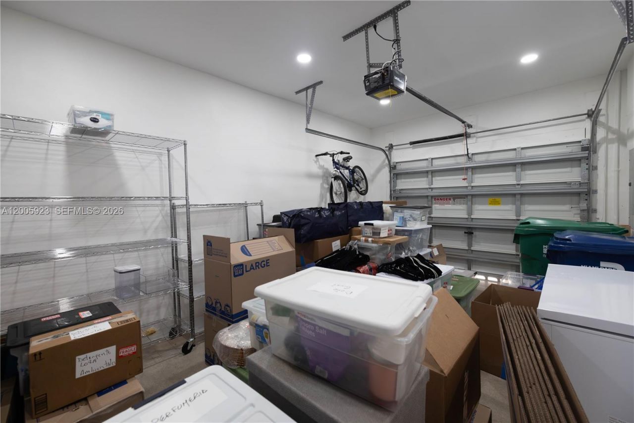 345 NE 194th Ln , Miami, FL 33179 Photo