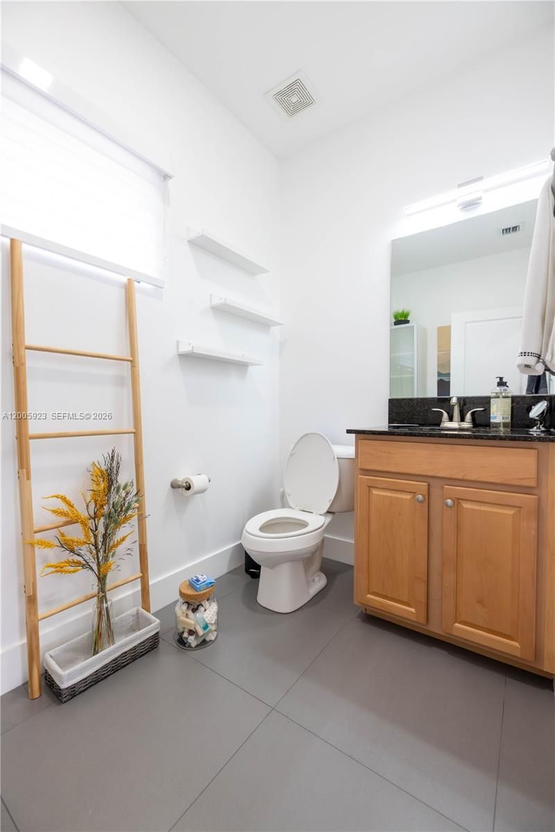 345 NE 194th Ln , Miami, FL 33179 Photo