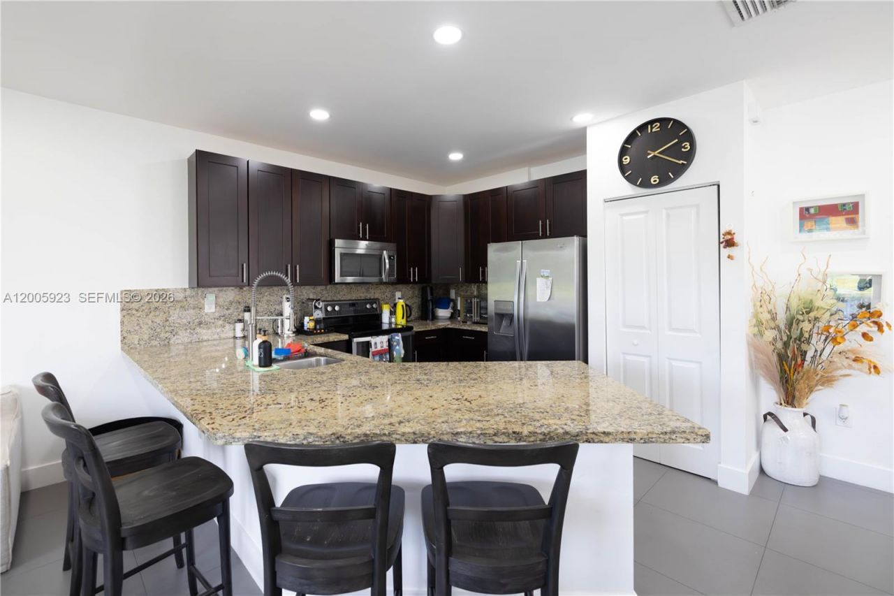 345 NE 194th Ln , Miami, FL 33179 Photo