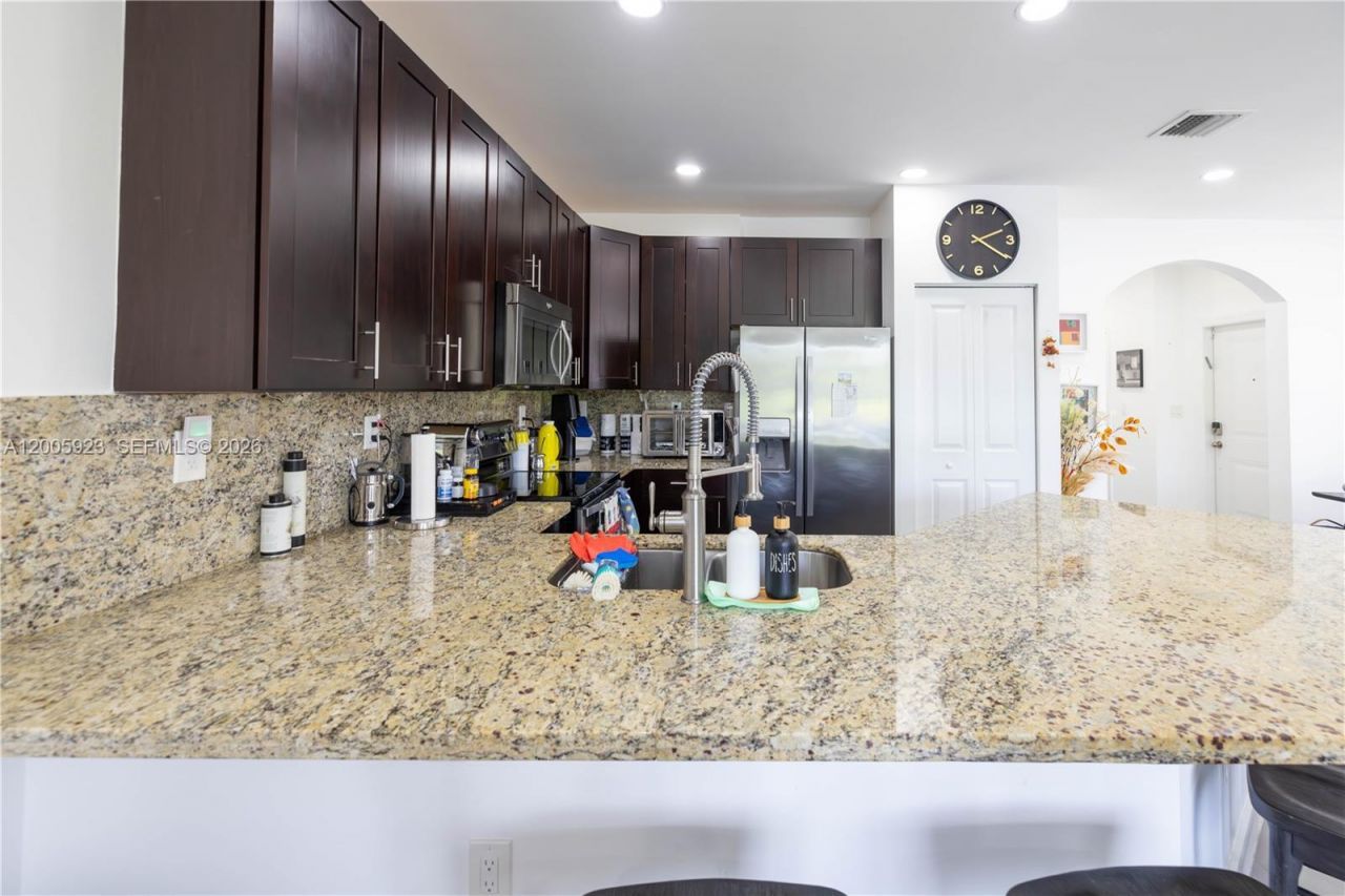 345 NE 194th Ln , Miami, FL 33179 Photo