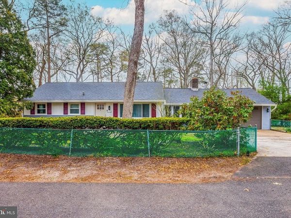 5 HOLLY AVENUE , BROWNS MILLS, NJ 08015