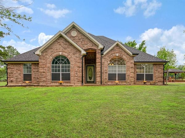 2735 Meadow Lane, Reno, TX 75462