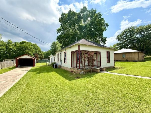 205 Lake Street , Mooringsport, LA 71060