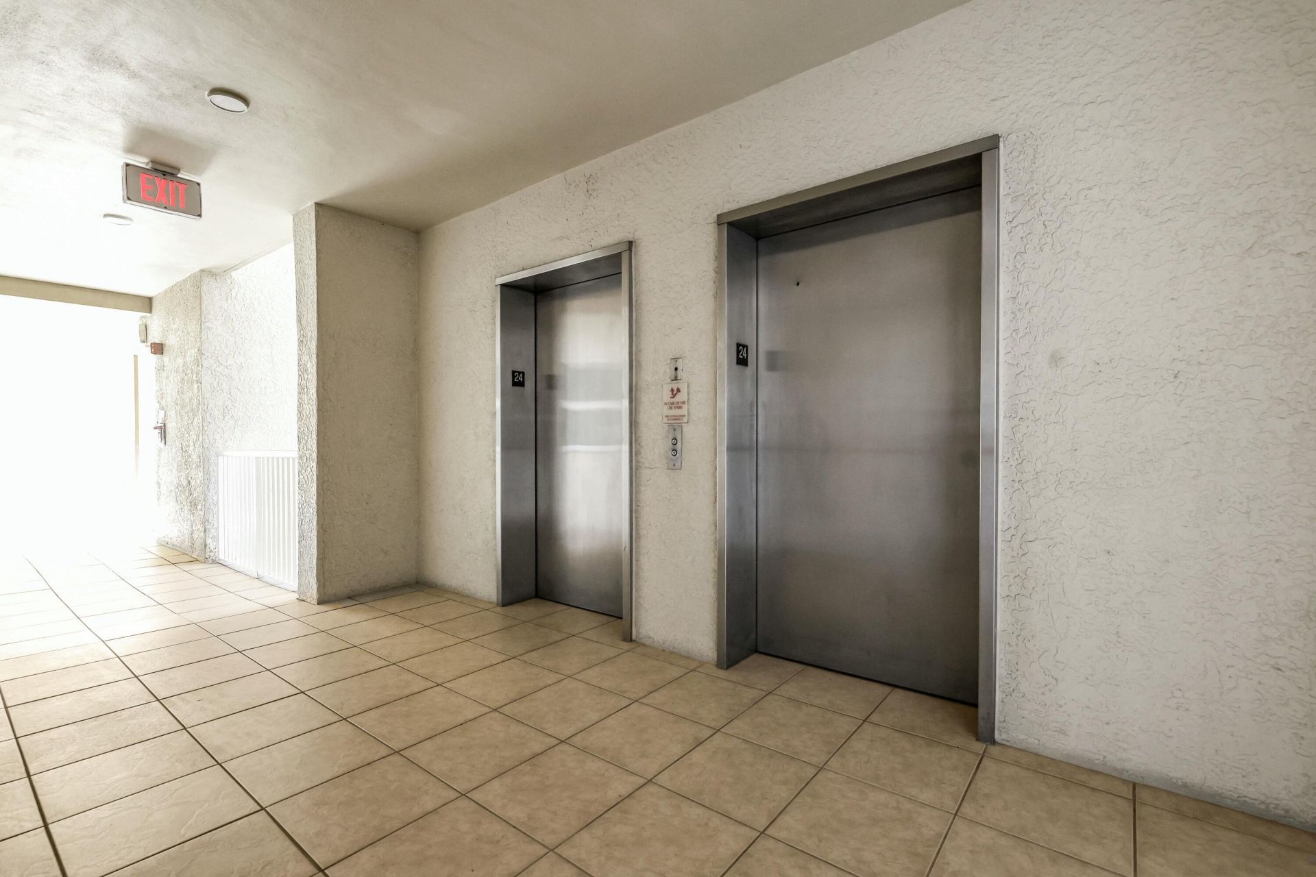 2640 Lake Shore Drive, Unit 1710, Riviera Beach, FL 33404 Photo