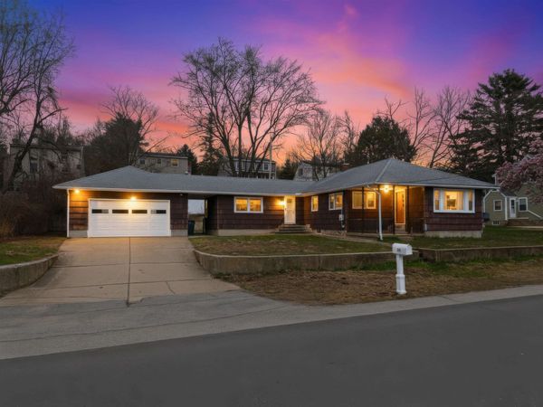 58 President Road, Manchester, NH 03103