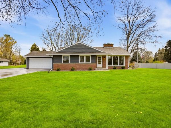 W228N3952 Crescent DRIVE, Pewaukee, WI 53072