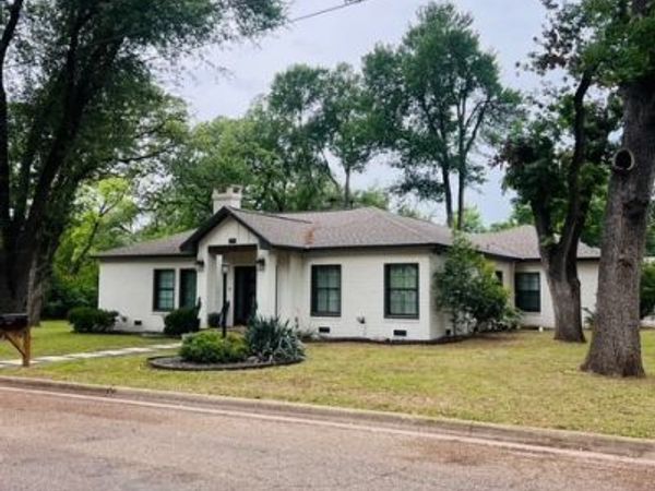 1806 North Harding , Cameron, TX 76520