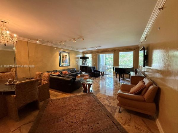 3700 Island Blvd , Unit C203, Aventura, FL 33160