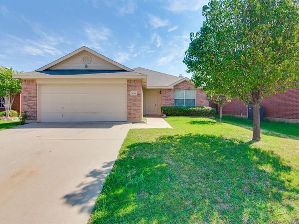 10720 Irish Glen Trail, Fort Worth, TX 76052