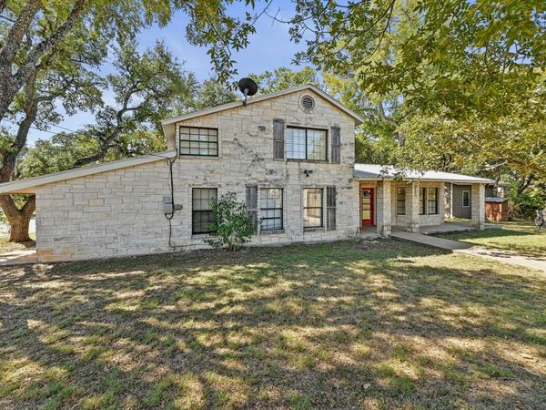 1005 4th ST, Blanco, TX 78606