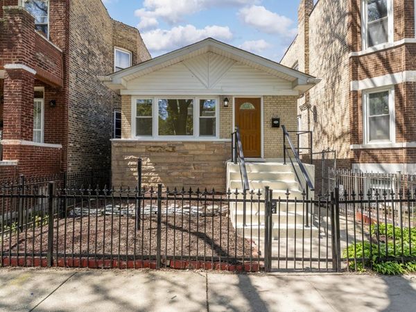 932 N Ridgeway Avenue , Chicago, IL 60651
