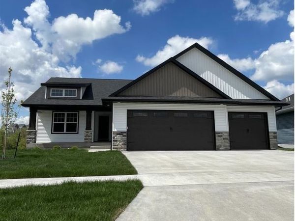 1942 Coquina Ave, Tiffin, IA 52245