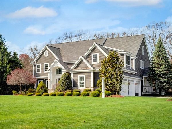 4 Nipmuc Ln, Southborough, MA 01772