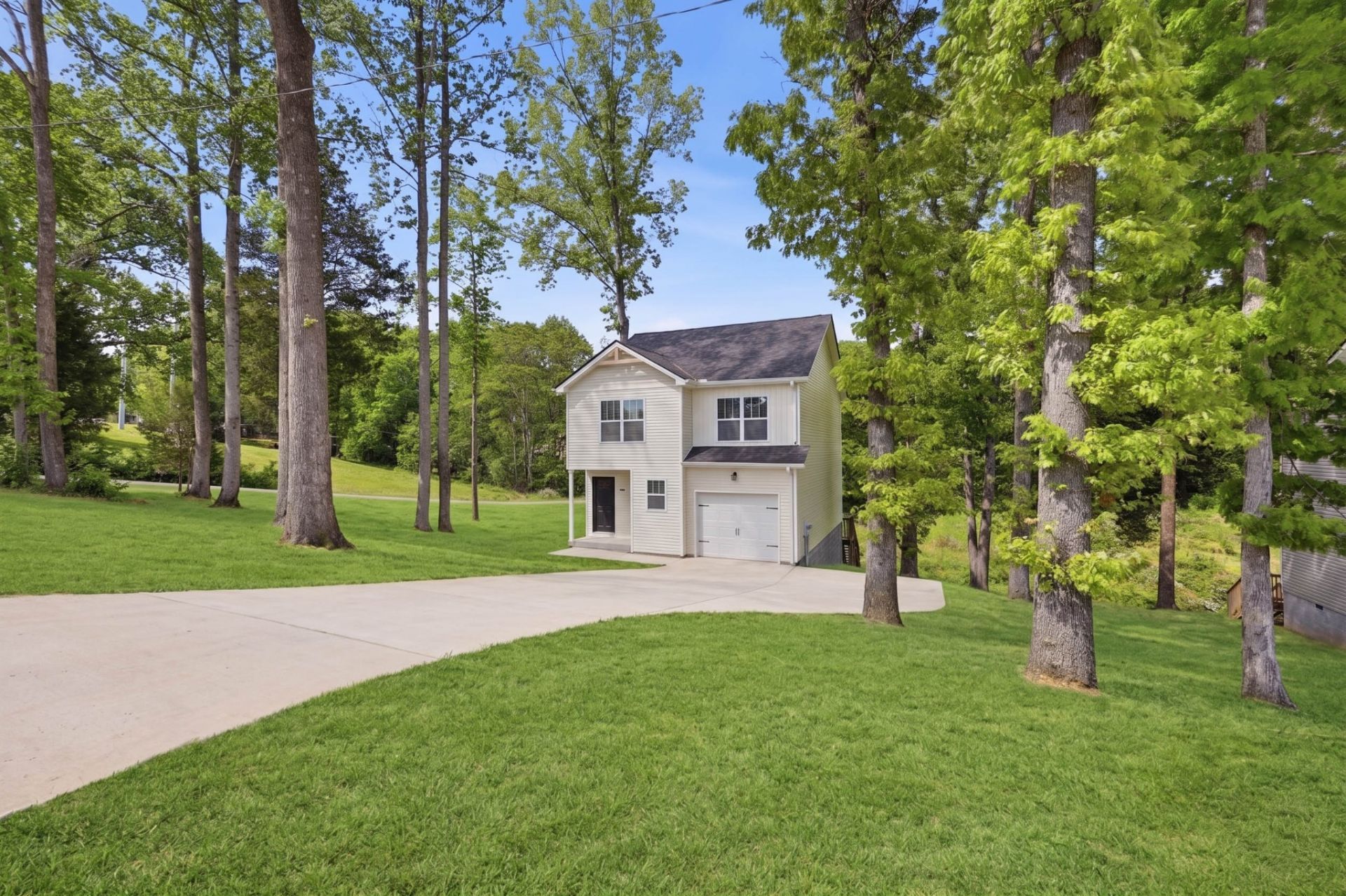2015 Rosemary Dr, Clarksville, TN 37042 Main Photo