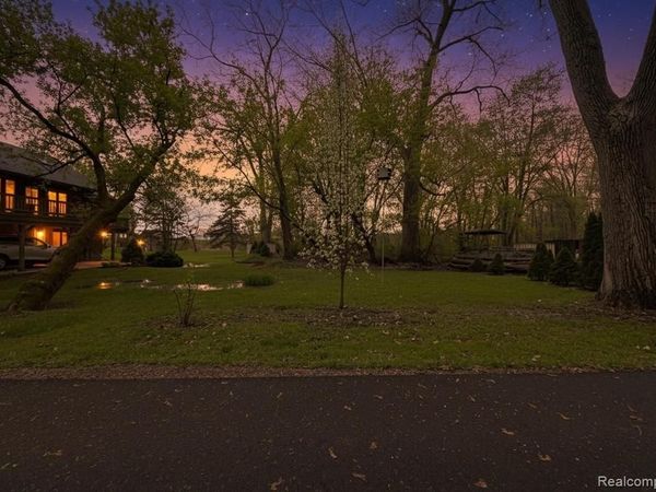 NHN Estral Crt , Estral Beach Vlg, MI 48166