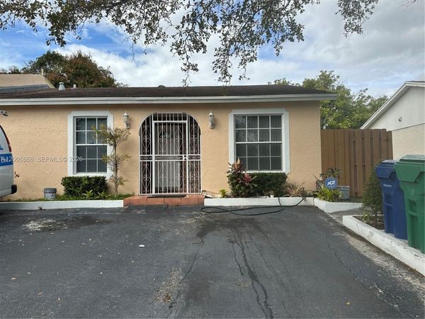 2733 NW 204th Ln , Miami Gardens, FL 33056