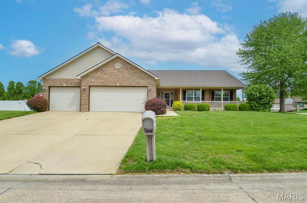 4550 Barleyridge Drive , Smithton, IL 62285 Main Photo