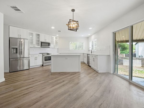 2704 ASHLEY MDW, Schertz, TX 78154