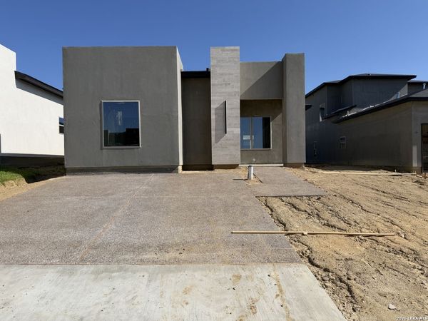 1210 Noyola Loop, Laredo, TX 78046