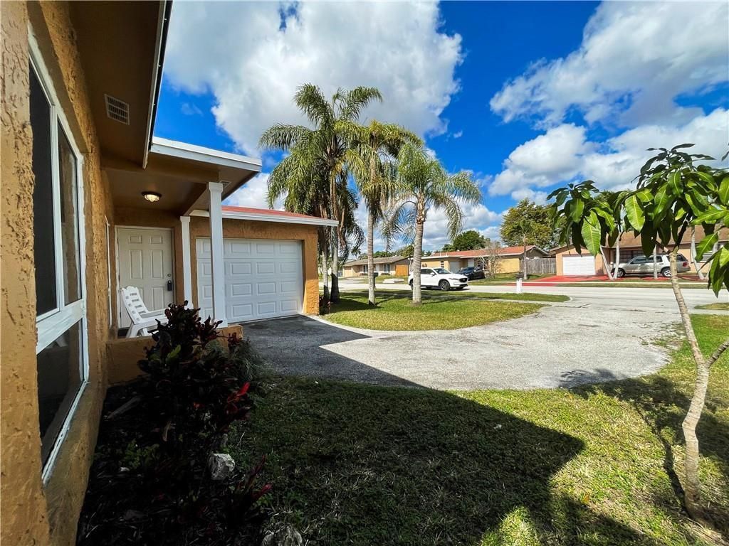 11420 NW 35th Street, Sunrise, FL 33323 Photo