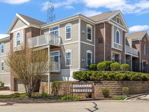 1540 Roxbury WAY, Unit 201, Waukesha, WI 53186