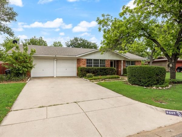 4605 Avoca Street , Fort Worth, TX 76132