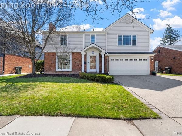 919 Cook Road , Grosse Pointe Woods, MI 48236