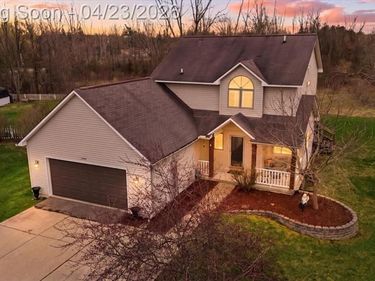 2309 Wood Creek Court, Burton, MI 48519
