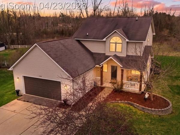 2309 Wood Creek Court , Burton, MI 48519