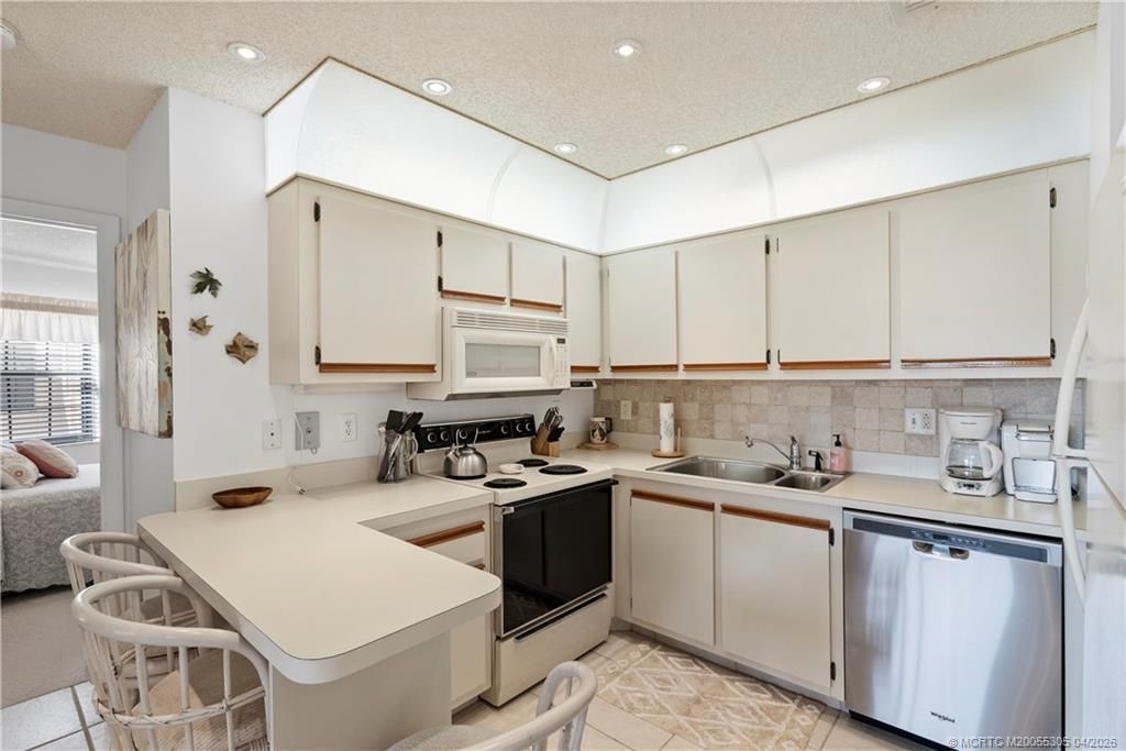 2013 NE Collins Circle, Unit 4-60, Jensen Beach, FL 34957 Photo